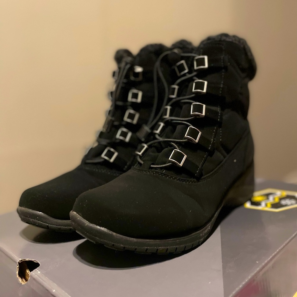 Khombu | Alexa Waterproof Cold Weather Boots | Black | Size 9M